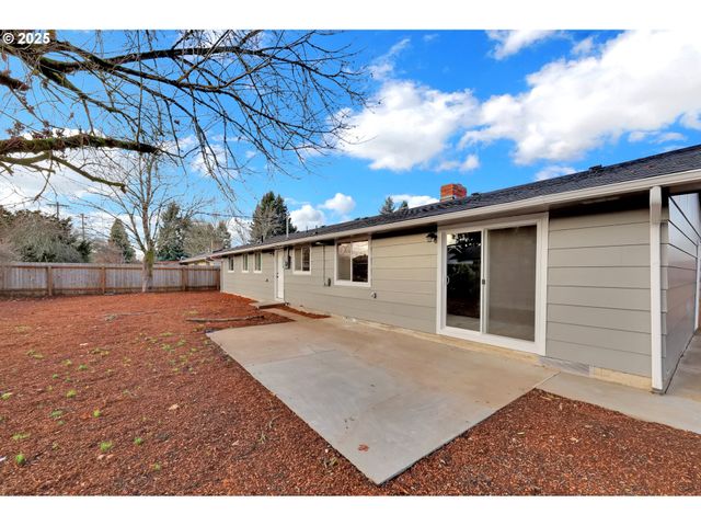 124 E ANCHOR Ave, Eugene, OR 97404