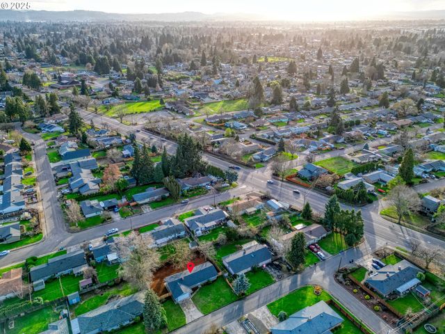 124 E ANCHOR Ave, Eugene, OR 97404