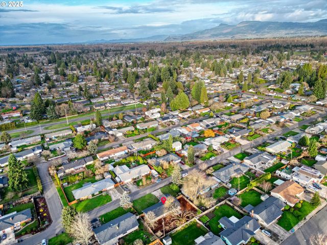 124 E ANCHOR Ave, Eugene, OR 97404