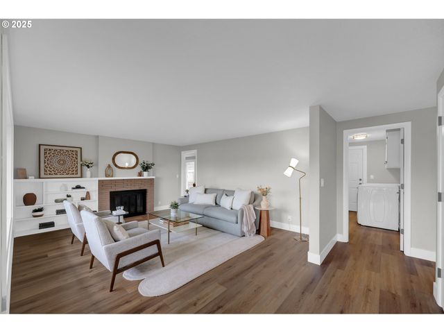 124 E ANCHOR Ave, Eugene, OR 97404