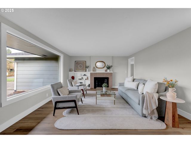 124 E ANCHOR Ave, Eugene, OR 97404