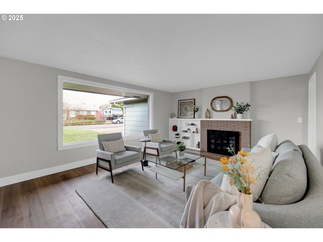 124 E ANCHOR Ave, Eugene, OR 97404