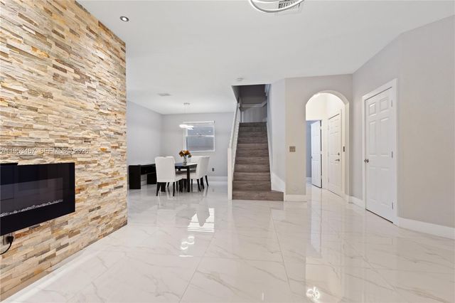 11287 NW 43rd Ter, Doral, FL 33178