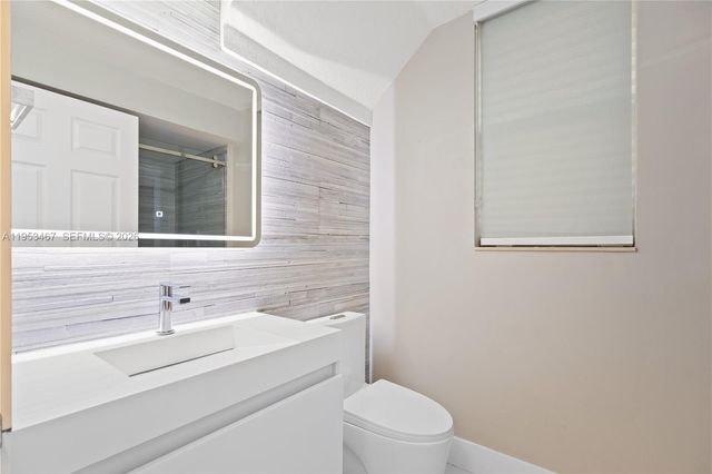 11287 NW 43rd Ter, Doral, FL 33178