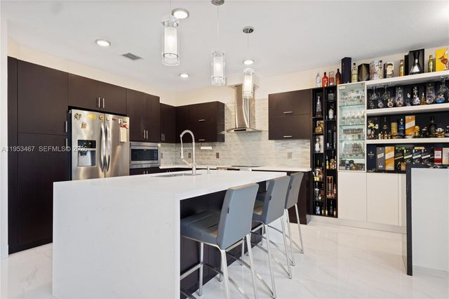 11287 NW 43rd Ter, Doral, FL 33178