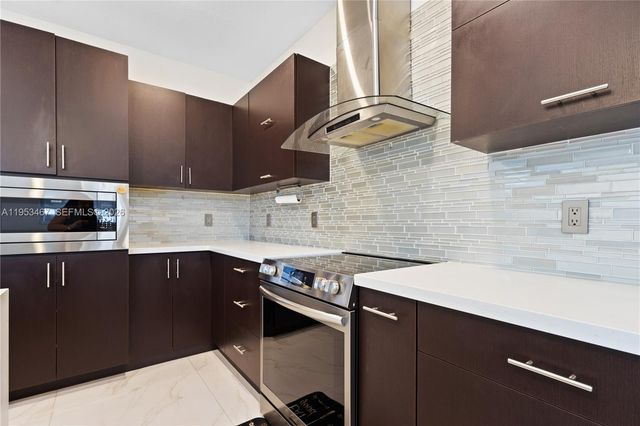 11287 NW 43rd Ter, Doral, FL 33178