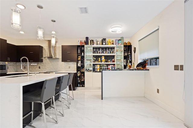 11287 NW 43rd Ter, Doral, FL 33178