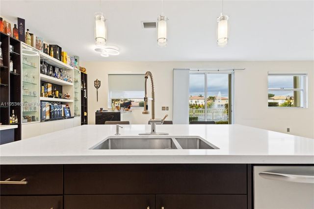 11287 NW 43rd Ter, Doral, FL 33178