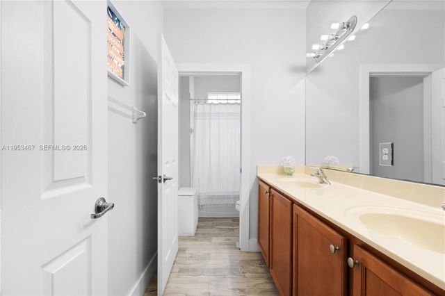 11287 NW 43rd Ter, Doral, FL 33178