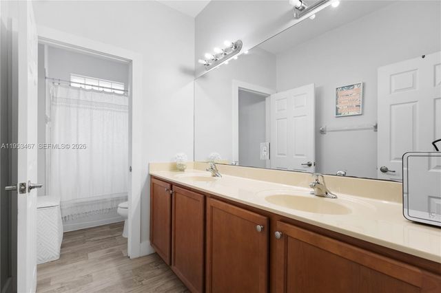 11287 NW 43rd Ter, Doral, FL 33178