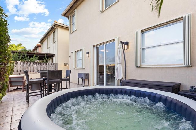 11287 NW 43rd Ter, Doral, FL 33178