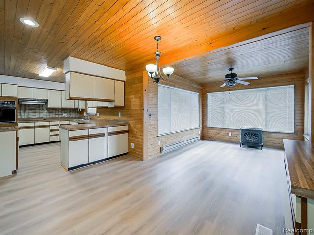 7580 Thornwood Street, Canton, MI 48187