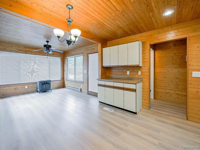 7580 Thornwood Street, Canton, MI 48187