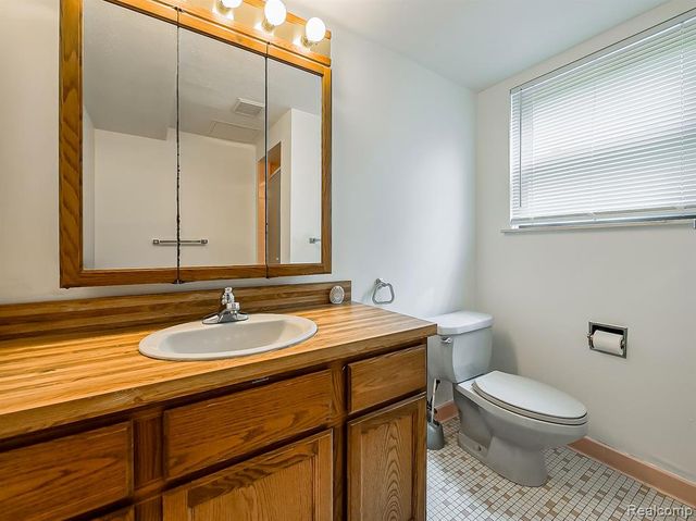 7580 Thornwood Street, Canton, MI 48187