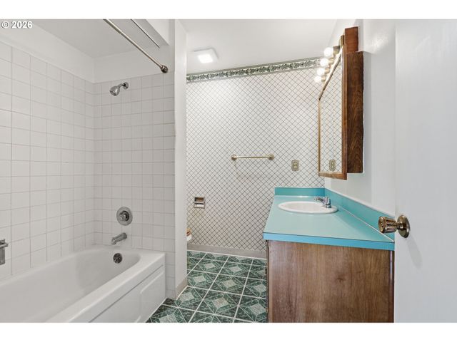 14547 Ne STANTON Ct, Portland, OR 97230