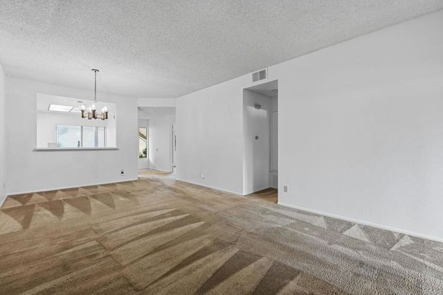 926 Lupine Hills 17, Vista, CA 92081