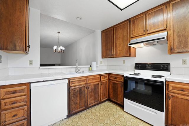 926 Lupine Hills 17, Vista, CA 92081