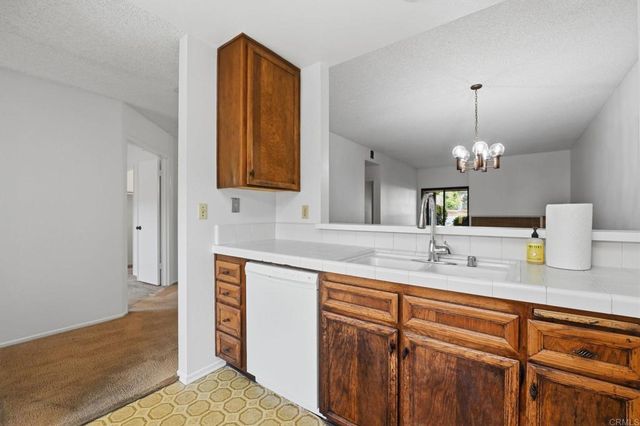 926 Lupine Hills 17, Vista, CA 92081