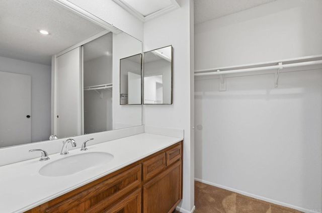 926 Lupine Hills 17, Vista, CA 92081