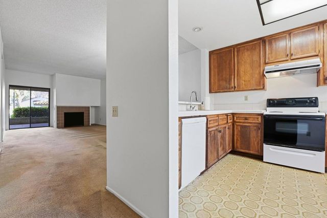 926 Lupine Hills 17, Vista, CA 92081