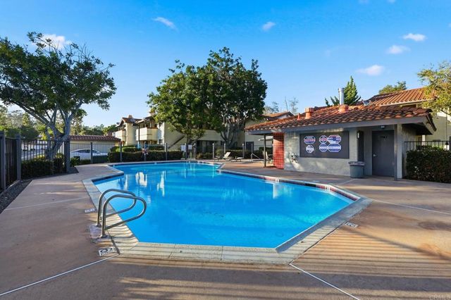 926 Lupine Hills 17, Vista, CA 92081