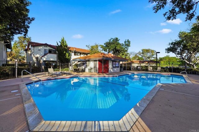 926 Lupine Hills 17, Vista, CA 92081