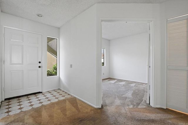 926 Lupine Hills 17, Vista, CA 92081