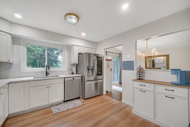 961 N Midlothian Road, Mundelein, IL 60060