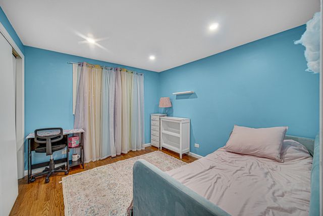 961 N Midlothian Road, Mundelein, IL 60060