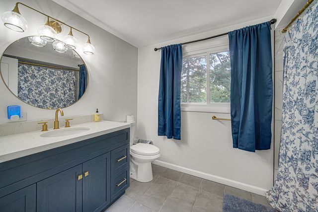 961 N Midlothian Road, Mundelein, IL 60060