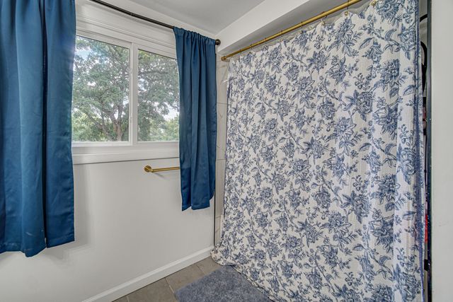 961 N Midlothian Road, Mundelein, IL 60060