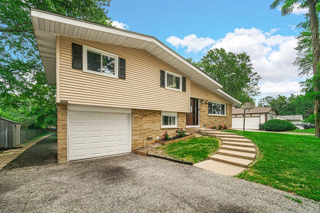 961 N Midlothian Road, Mundelein, IL 60060