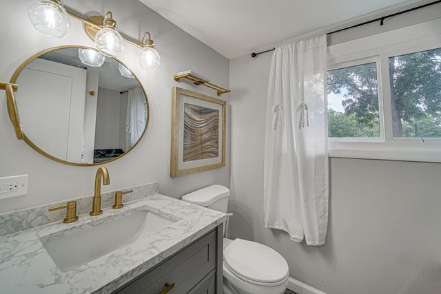 961 N Midlothian Road, Mundelein, IL 60060