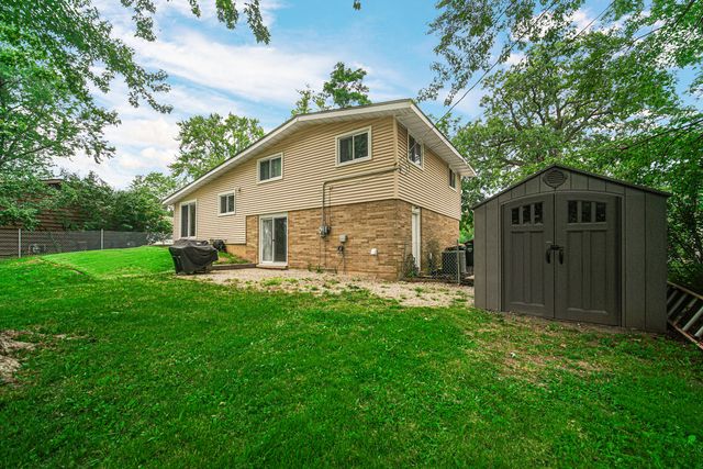 961 N Midlothian Road, Mundelein, IL 60060