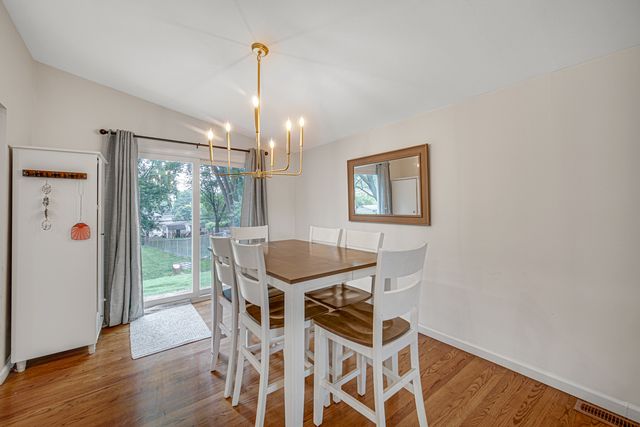 961 N Midlothian Road, Mundelein, IL 60060