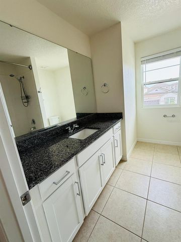 2410 AVIAN LOOP, Kissimmee, FL 34741