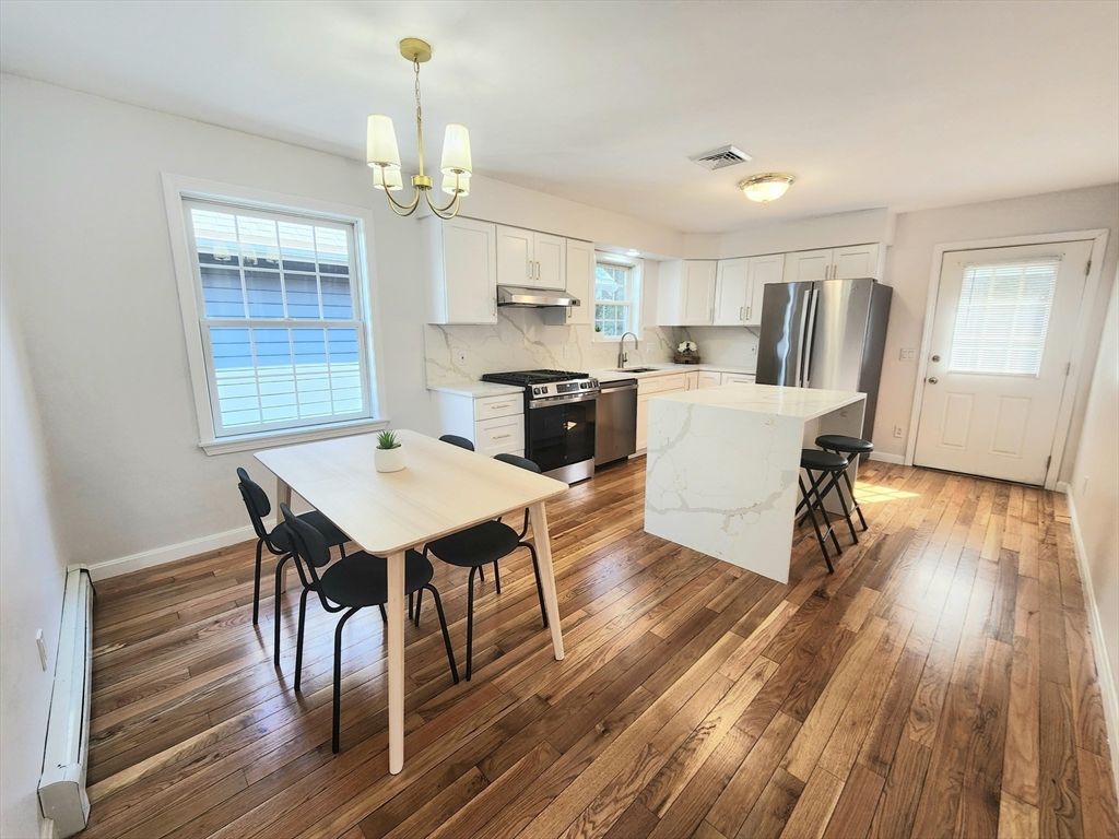 121 Condor 2, Boston, MA 02128