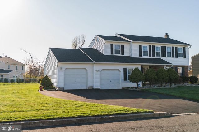 2 DANBRIDGE DRIVE, Horsham, PA 19044