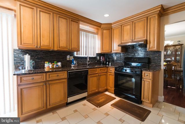 2 DANBRIDGE DRIVE, Horsham, PA 19044