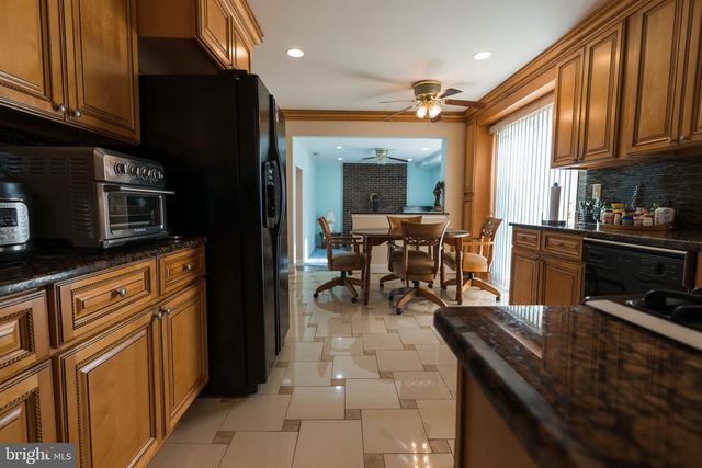 2 DANBRIDGE DRIVE, Horsham, PA 19044