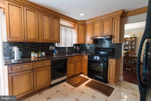2 DANBRIDGE DRIVE, Horsham, PA 19044
