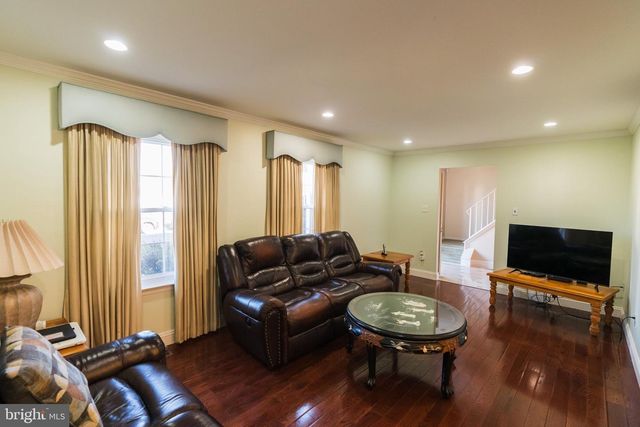 2 DANBRIDGE DRIVE, Horsham, PA 19044