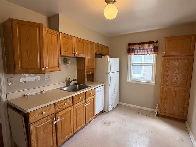 3350 Croissant Street, Dearborn, MI 48124