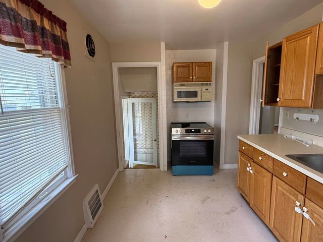 3350 Croissant Street, Dearborn, MI 48124