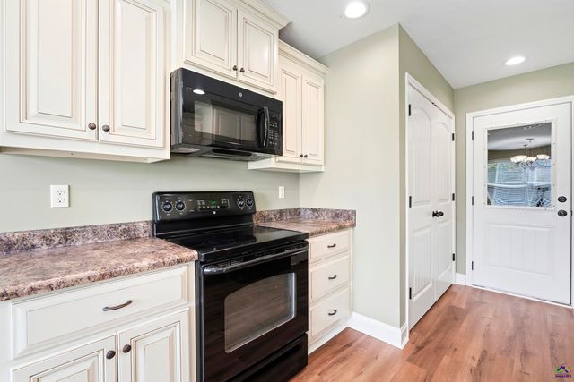 213 Winsted Court, Perry, GA 31069