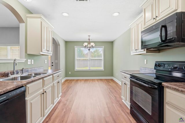 213 Winsted Court, Perry, GA 31069