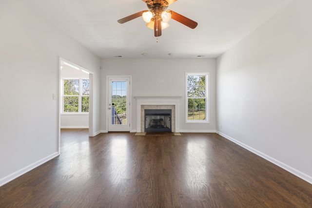 980 Ernest Stewart Dr, Clarksville, TN 37042