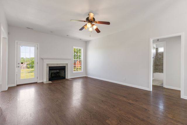 980 Ernest Stewart Dr, Clarksville, TN 37042