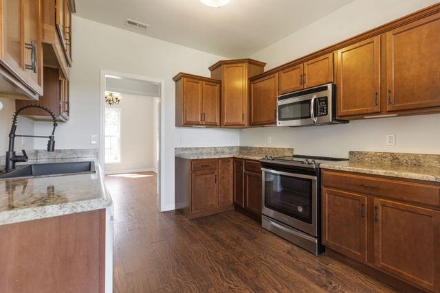 980 Ernest Stewart Dr, Clarksville, TN 37042