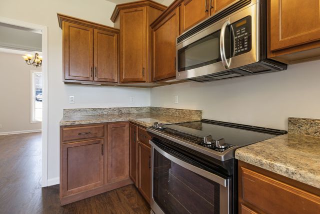 980 Ernest Stewart Dr, Clarksville, TN 37042